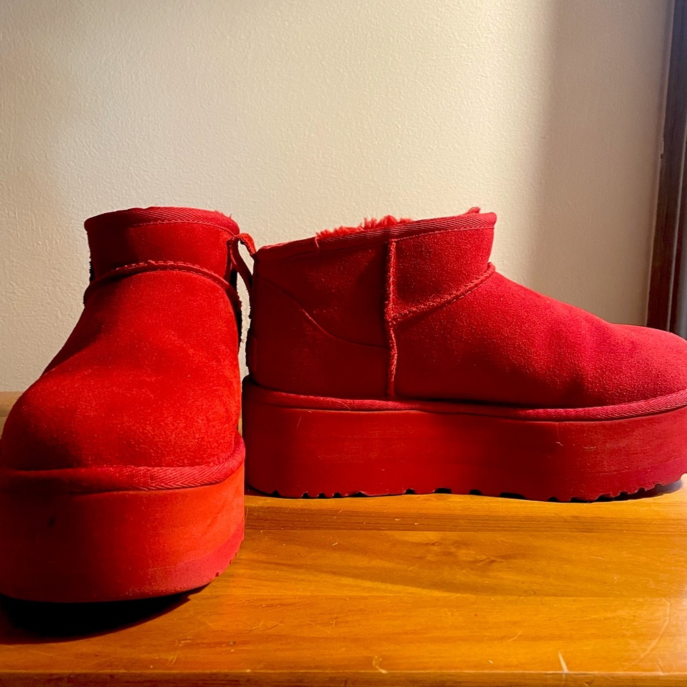 Ugg Ultra Mini Platform Booties Red women’s size 8